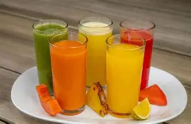 Succhi di frutta in bottiglia (pera, pesca, albicocca, ananas)