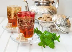 Thè marocchino (con menta fresca)